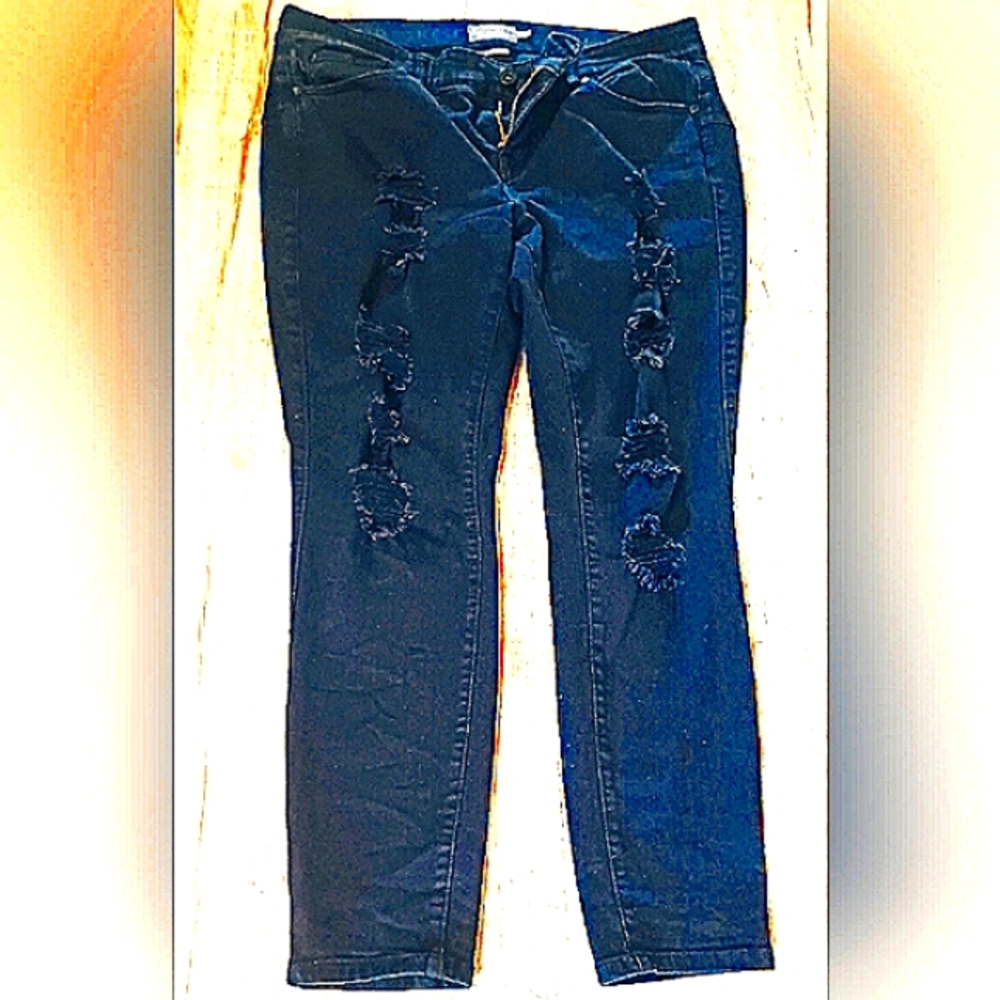 Torrid black distressed skinny jeans slimming leg short length